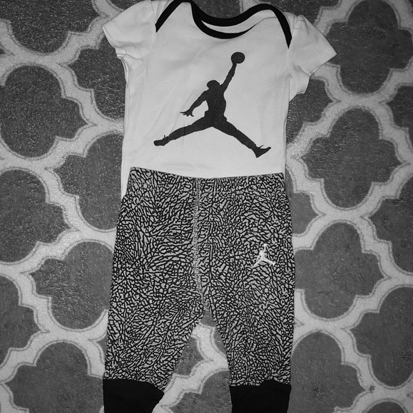 Jordan Other - Jordan infant baby boy 2 piece outfit 6-9 Months